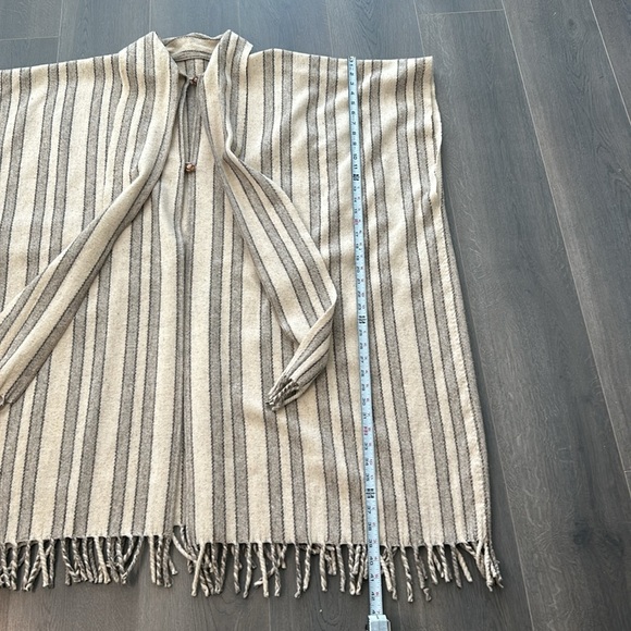 Vintage 70s Wool Blanket Cape Poncho Coat with Fringes One Size - Picture 13 of 13